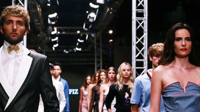 El diseñador Ion Fiz puso el toque veraniego con sus diseños en la Mallorca Fashion Week. / AGENCIAS