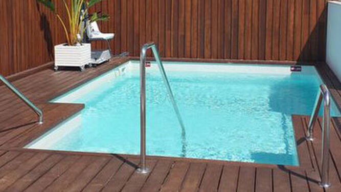 La piscina de la terraza del Hotel Valeria / MH